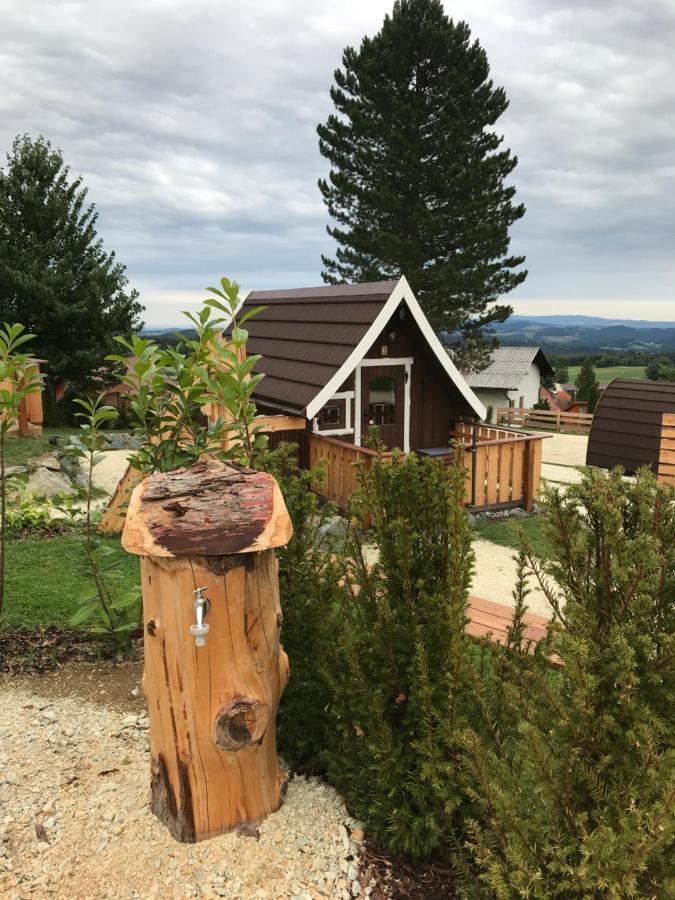 ホテル Glamping Park Mönichkirchen エクステリア 写真