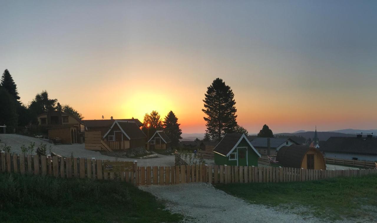 ホテル Glamping Park Mönichkirchen エクステリア 写真
