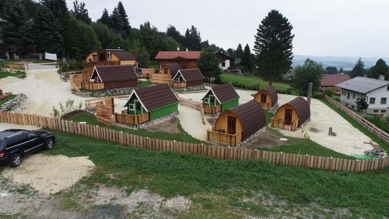 ホテル Glamping Park Mönichkirchen エクステリア 写真