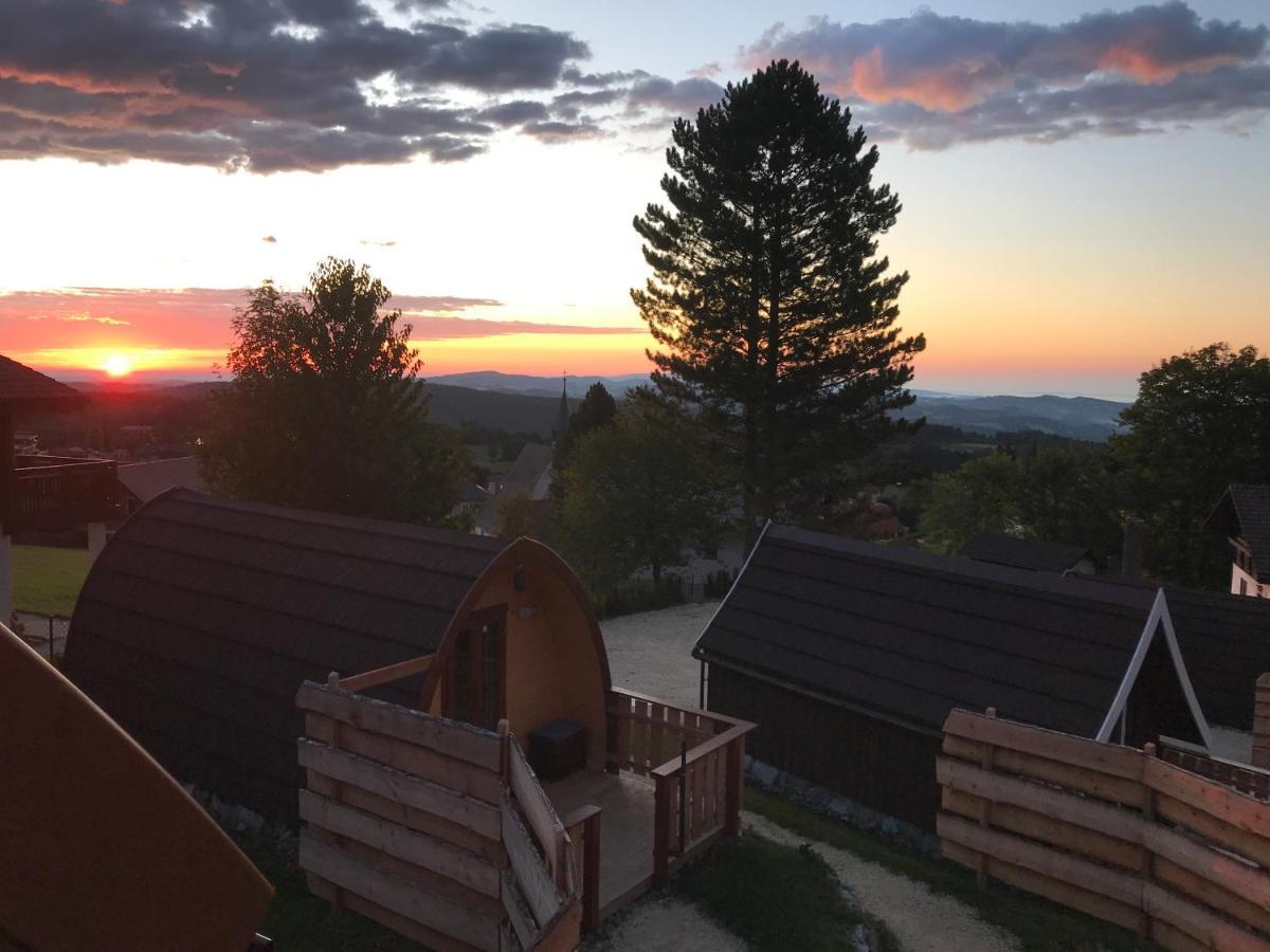 ホテル Glamping Park Mönichkirchen エクステリア 写真